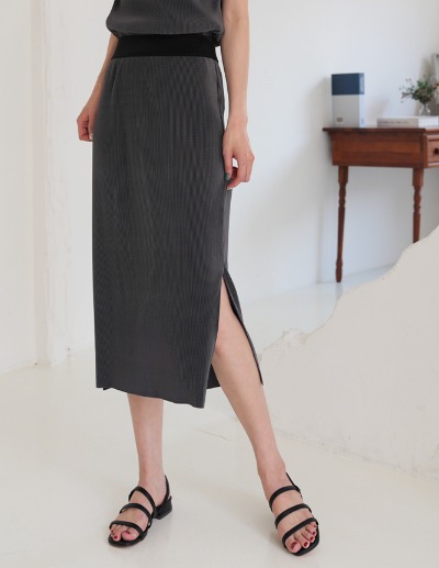 vertical pleated skirt