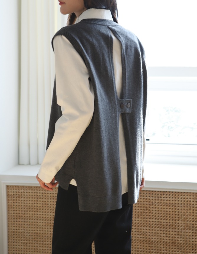 back two button knit vest