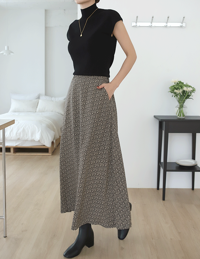 sleek leopard skirt